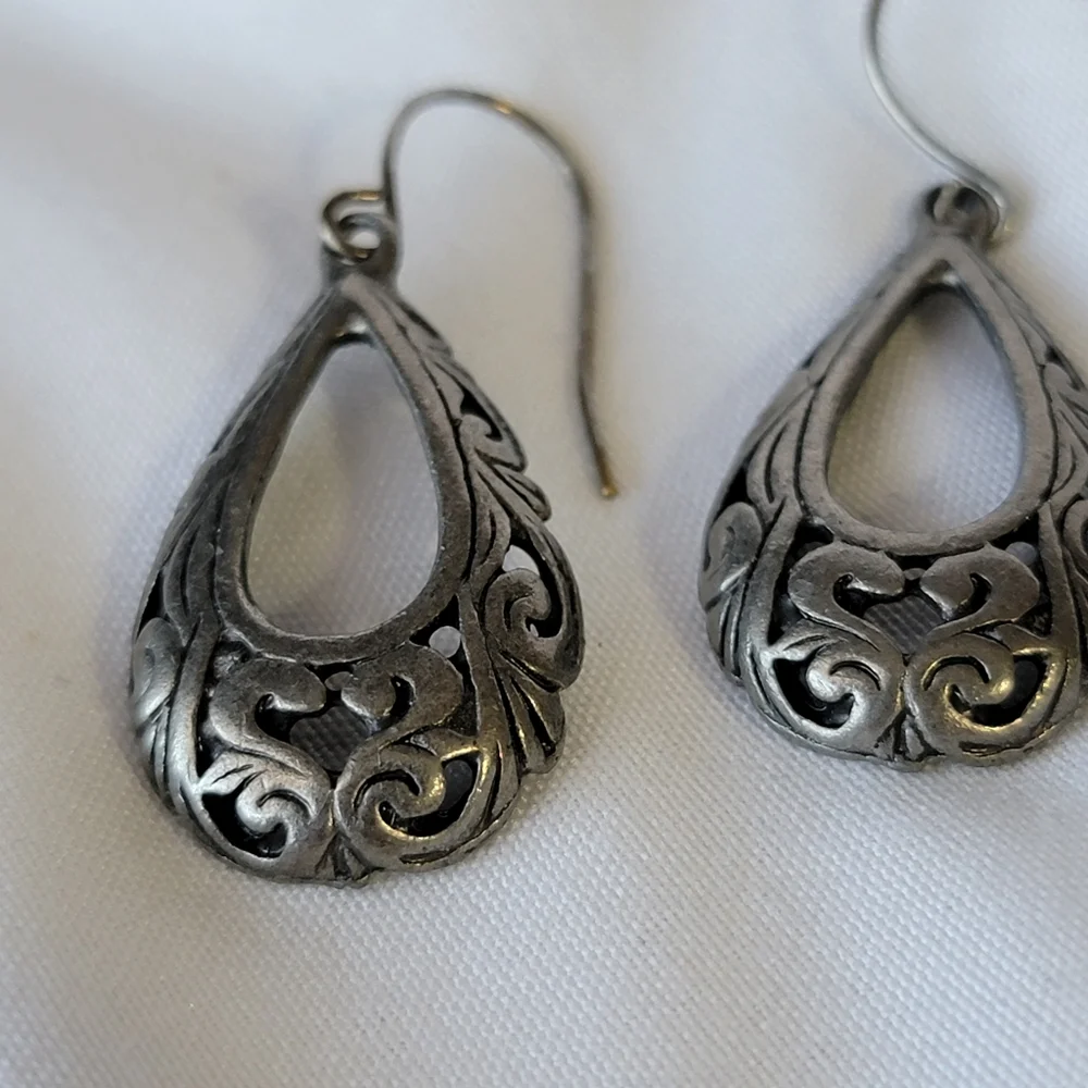 Vintage Curved Teardrop Cutout Earrings
